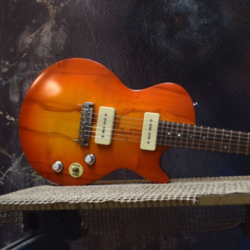 BLUSSY sunburst (vendida)